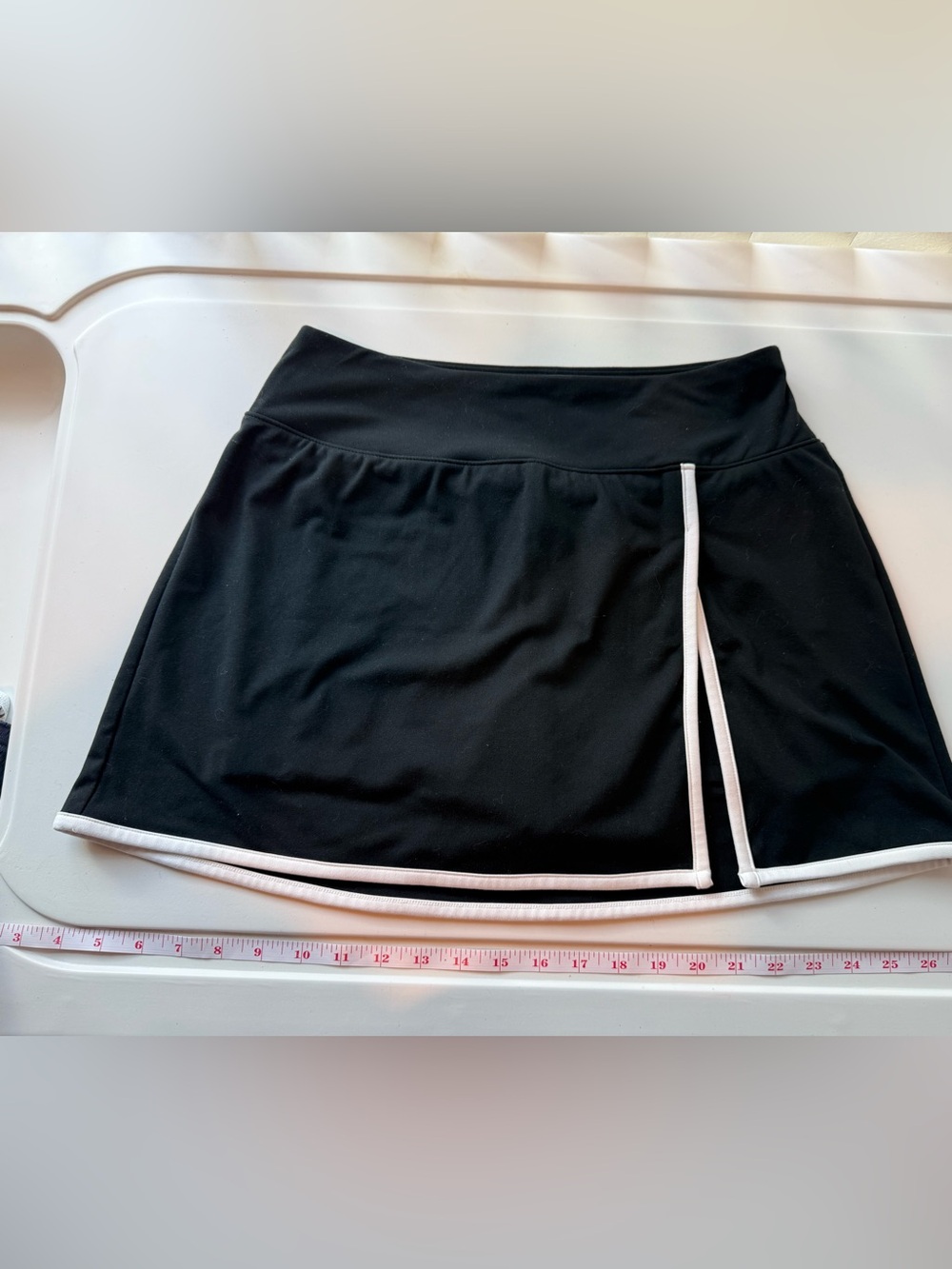 Wild Fable ButterBliss tennis skirt, size M, black with white trim, built-in sho